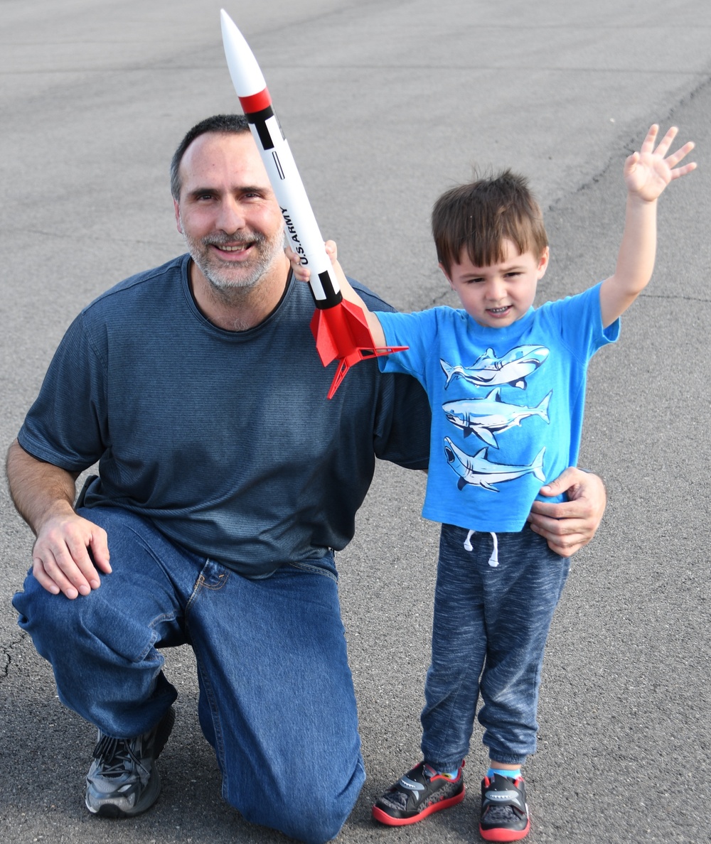 Parents and Children Launch Home-made Rockets at NSWC Dahlgren Centennial Contest