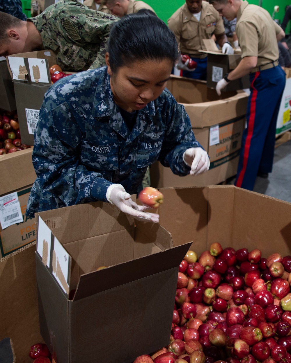 Bonhomme Richard Sailors Attend COMREL at SF-Marin Food Bank