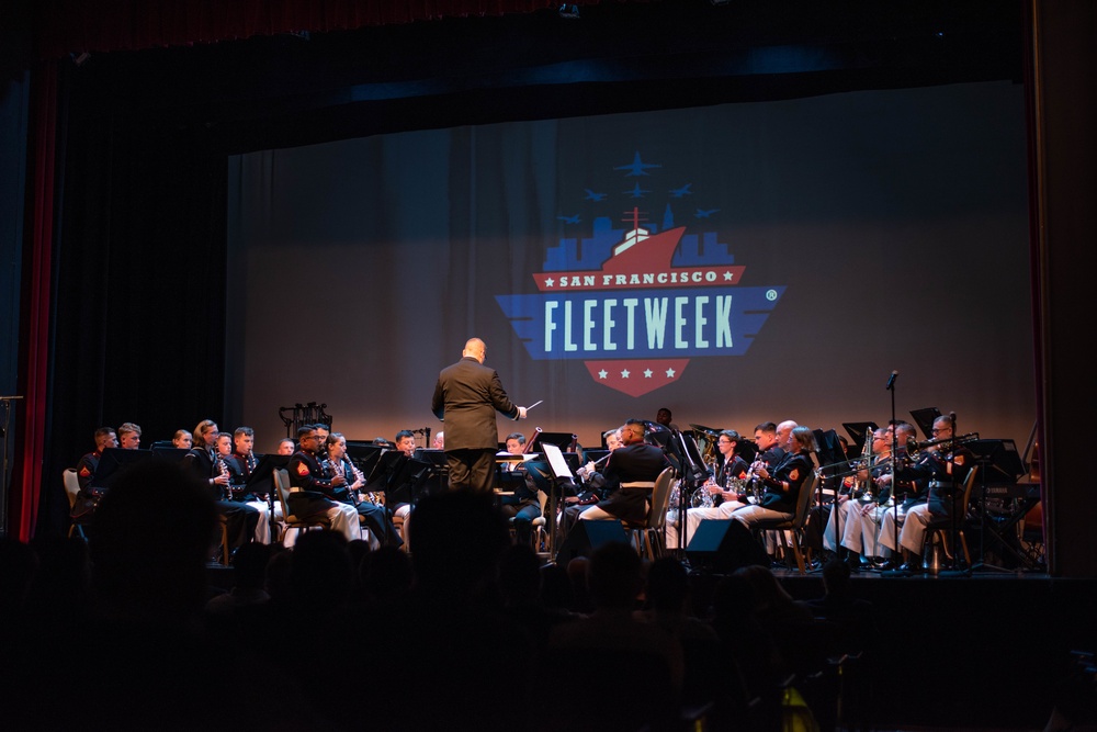 1st Marine Division Band performs at San Francisco Fleet Week