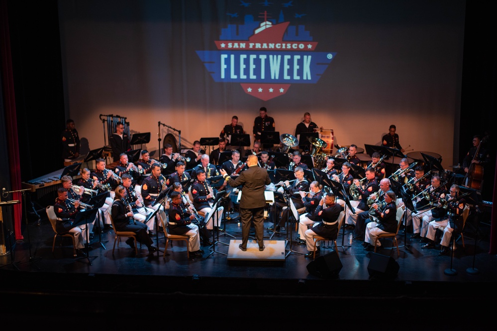 1st Marine Division Band performs at San Francisco Fleet Week