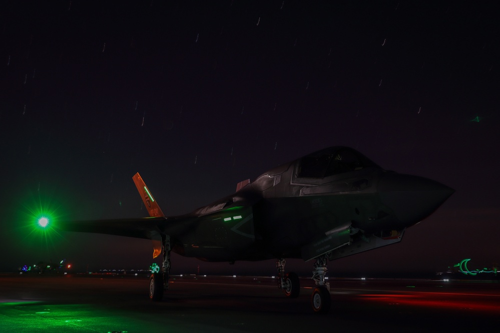 DVIDS - Images - F-35Bs Begin Night Flights On HMS Queen Elizabeth ...