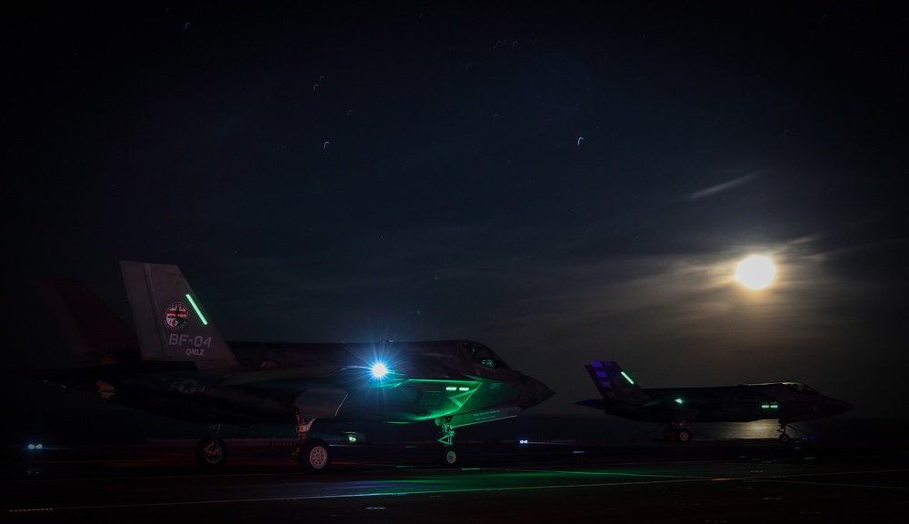 F-35Bs begin night flights on HMS Queen Elizabeth