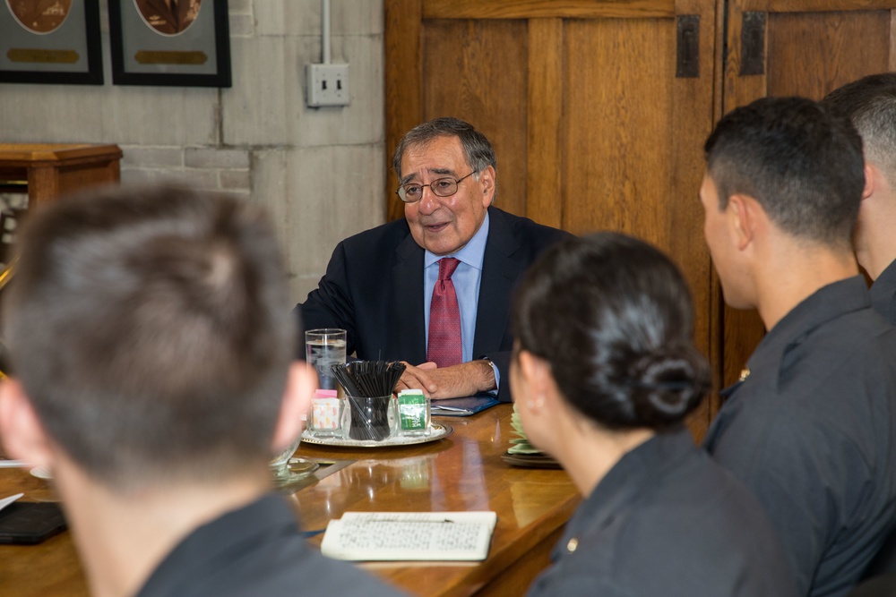 Panetta meets with West Point Cadets