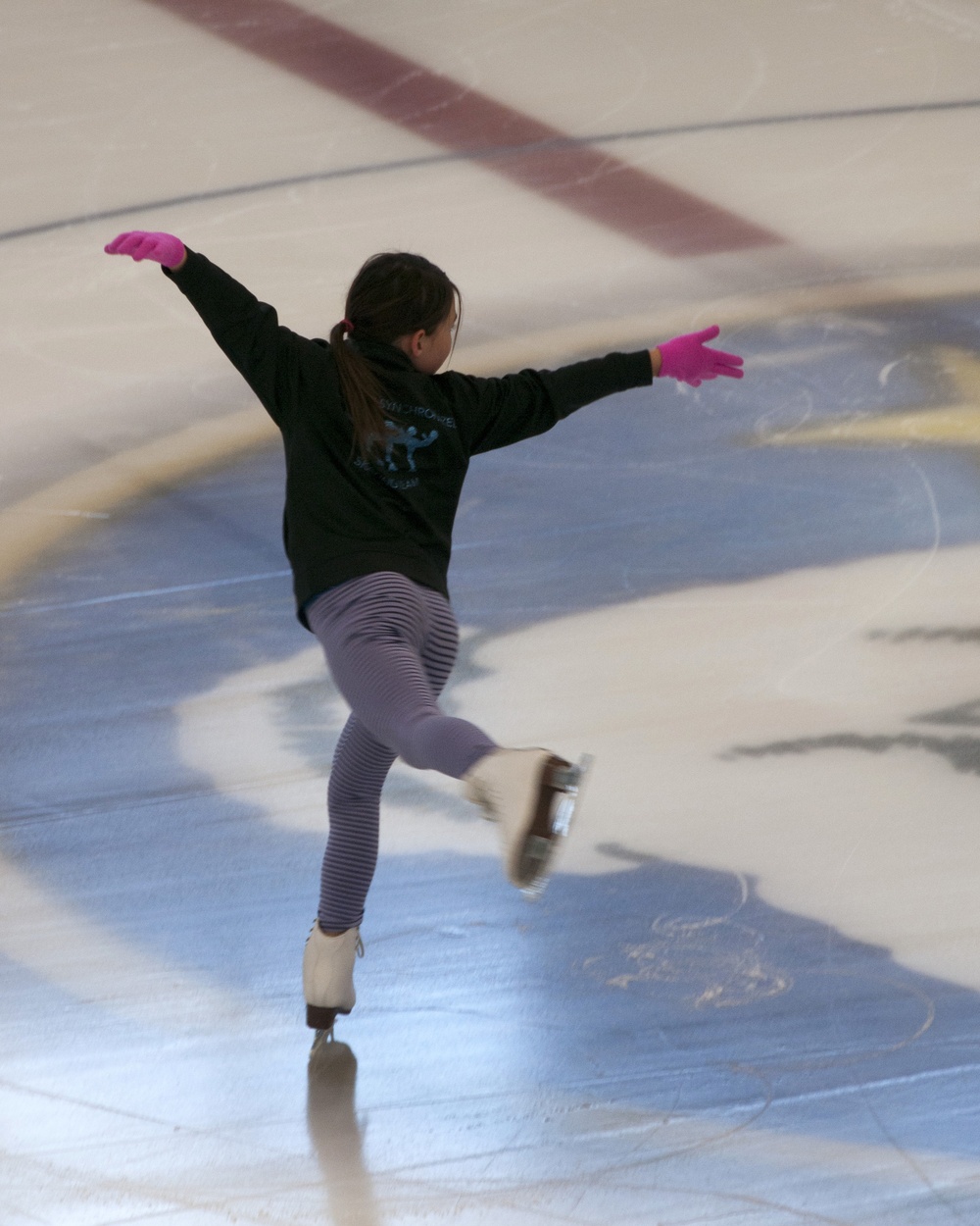 Fort Wainwright Ice Rink opens with knocker hockey