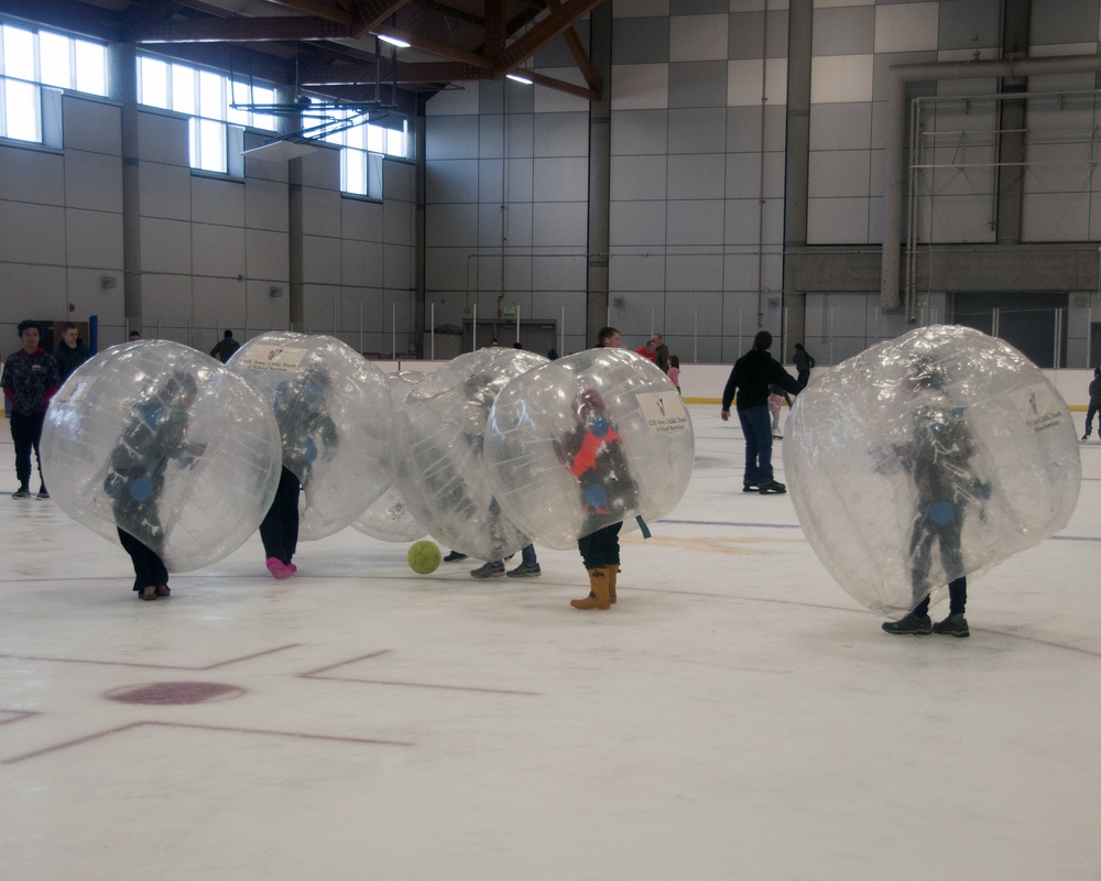 Fort Wainwright Ice Rink opens with knocker hockey