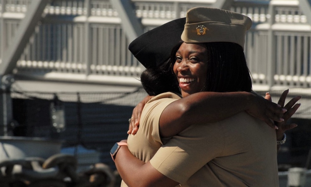 Naval Museum hosts a re-enlistment