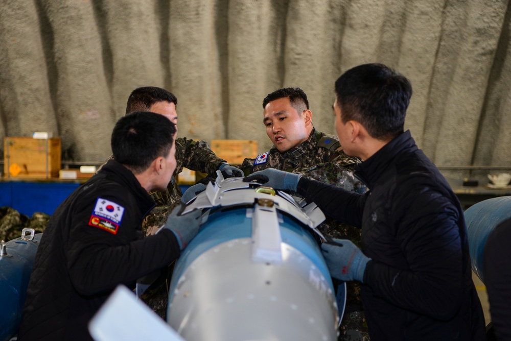 U.S., ROKAF build bombs and strengthen relationships