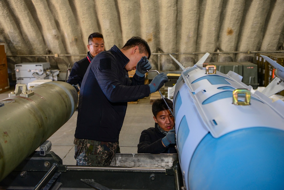 U.S., ROKAF build bombs and strengthen relationships