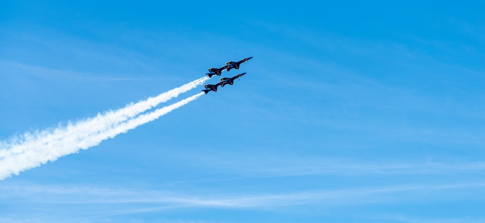 The Blue Angels perform during show at San Francisco Fleet Week 2018