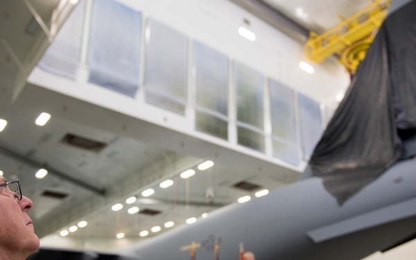 Alaska Air Guard C-17s fresh tail paint harkens to past and future