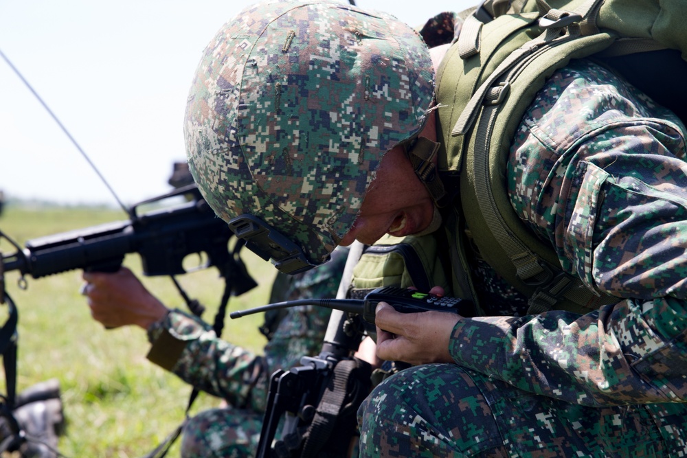 U.S. Marines, Philippine Marines, And Japan Ground Self-Defense Force work together during KAMANDAG 2