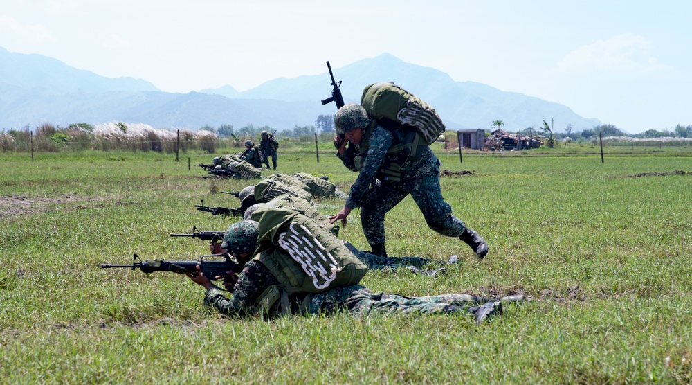 U.S. Marines, Philippine Marines, And Japan Ground Self-Defense Force work together during KAMANDAG 2