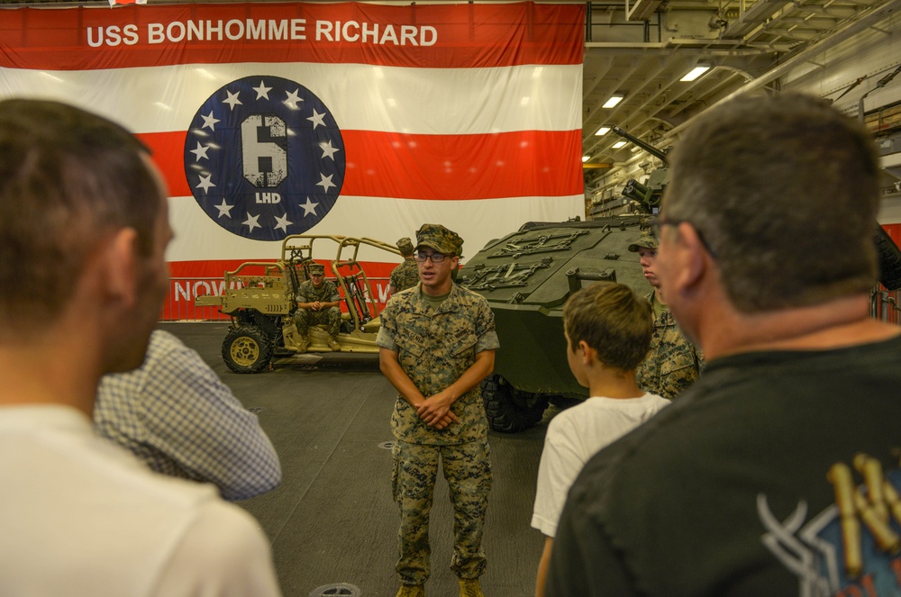 Dvids Images Marines Offer Tours Of Uss Bonhomme Richard During San Francisco Fleet Week 