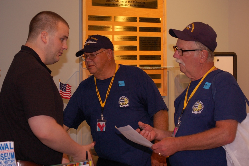 Vietnam veterans visit naval museum