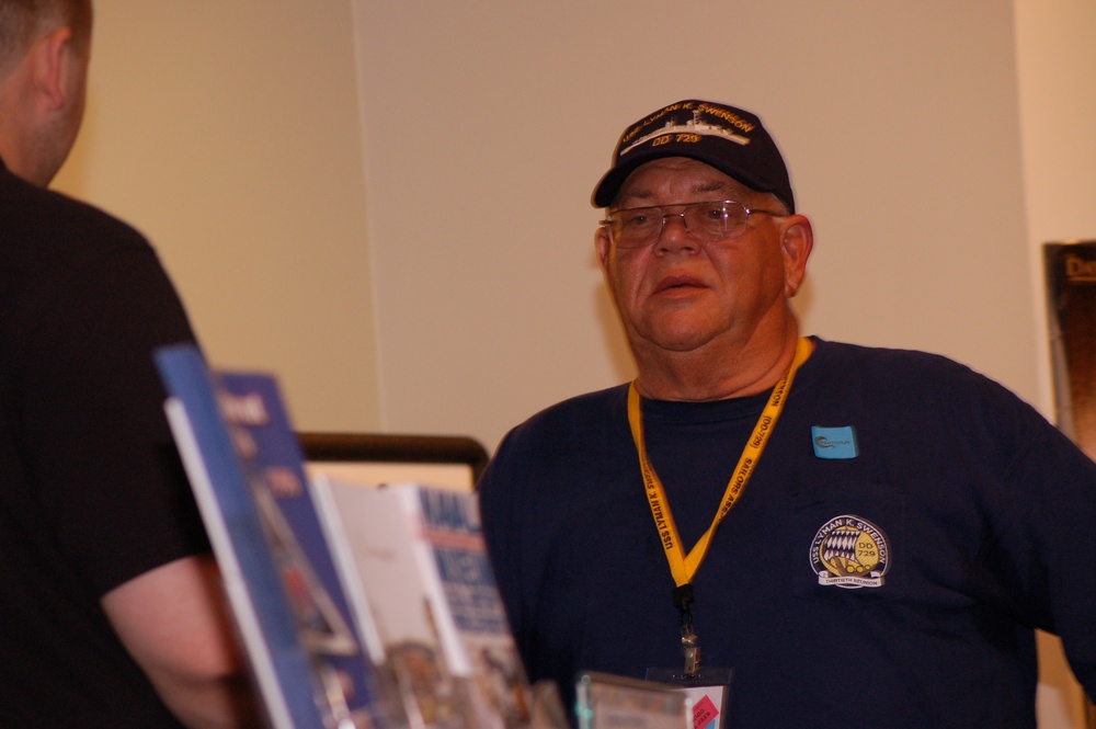 Vietnam veterans visit naval museum