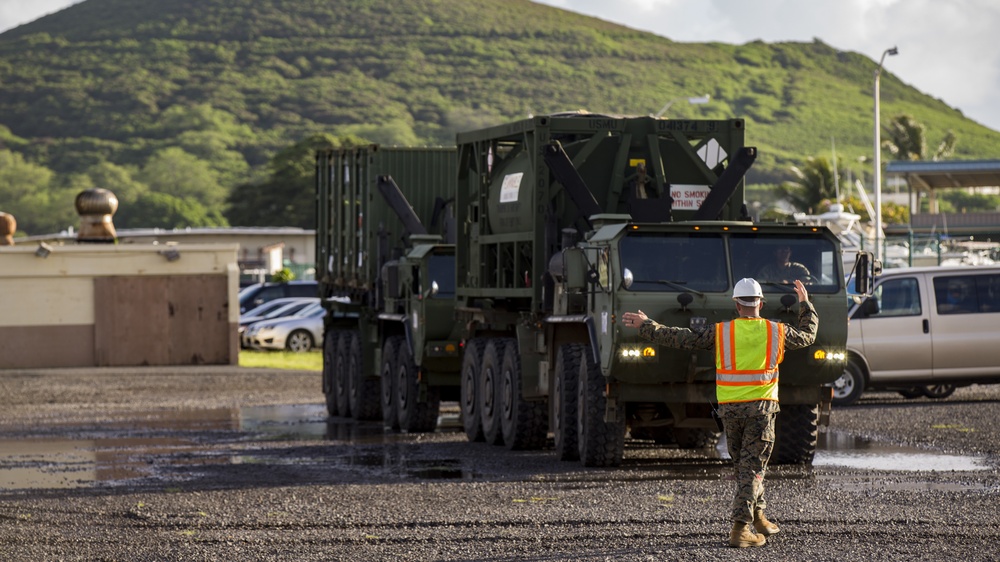 Bougainville loads a LSV for the Big Island