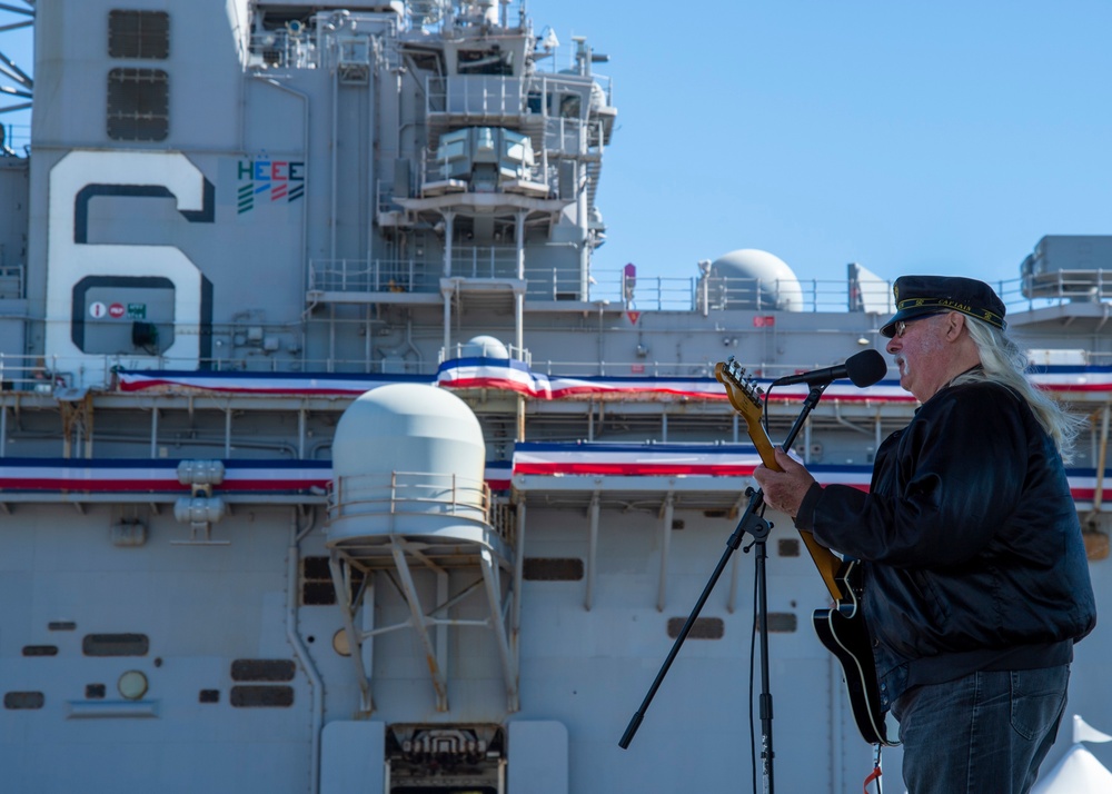 Navy League of Oakland Holds Barbeque for Sailors and Marines of Bonhomme Richard