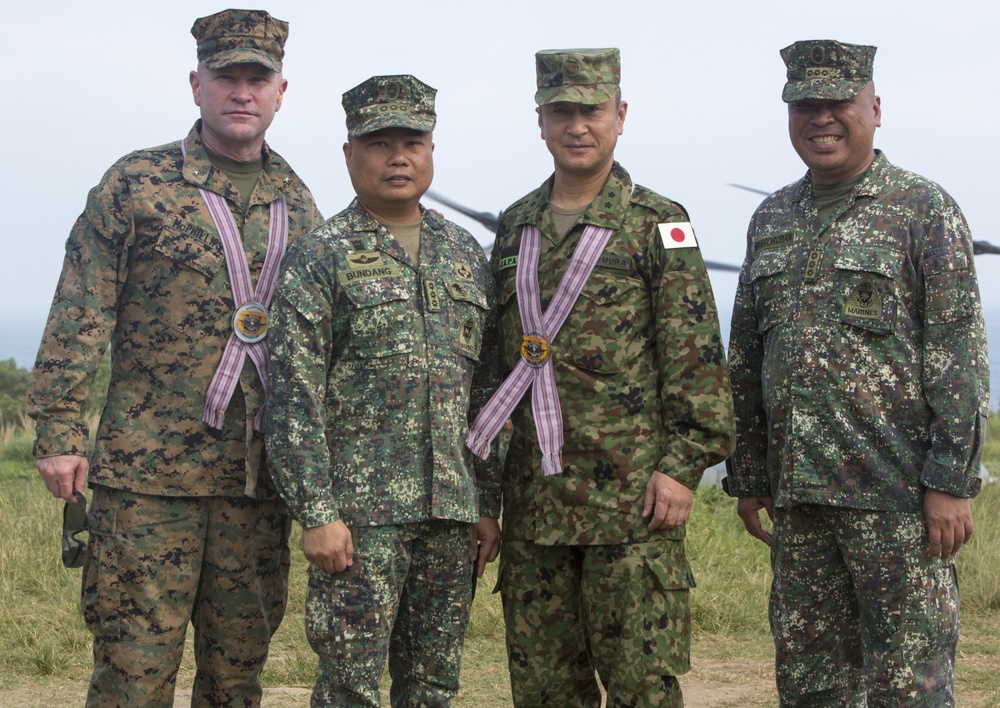 3D MEB Commanding General Tours Marine Barracks Gregorio Lim