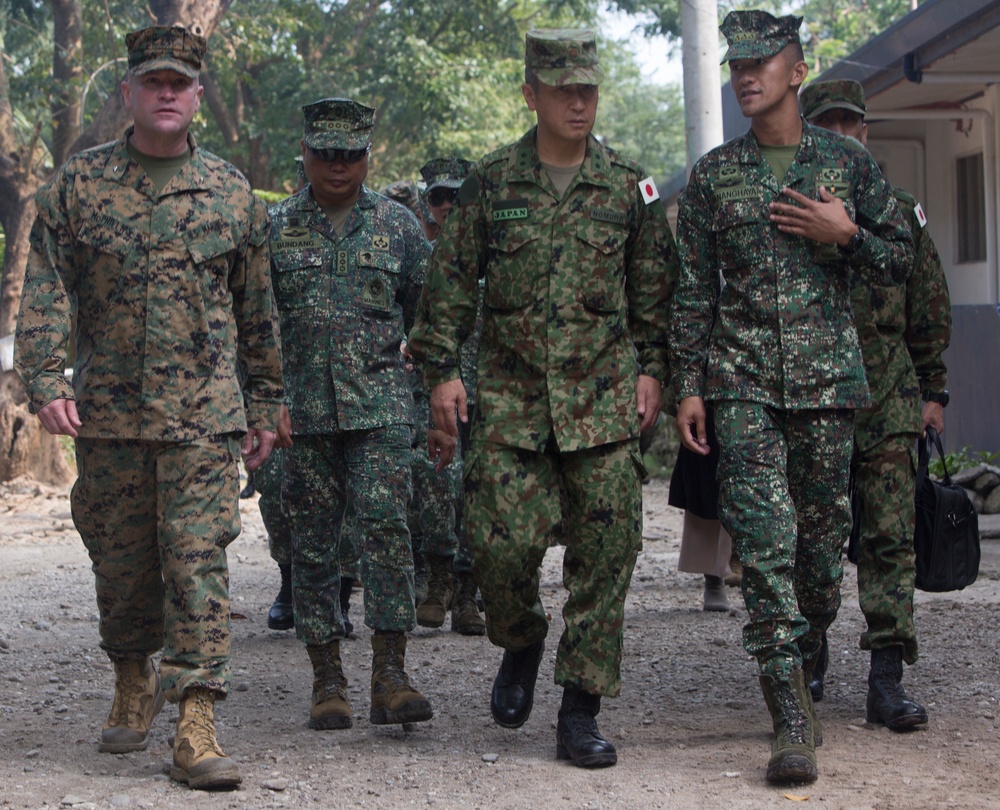 3D MEB Commanding General Tours Marine Barracks Gregorio Lim