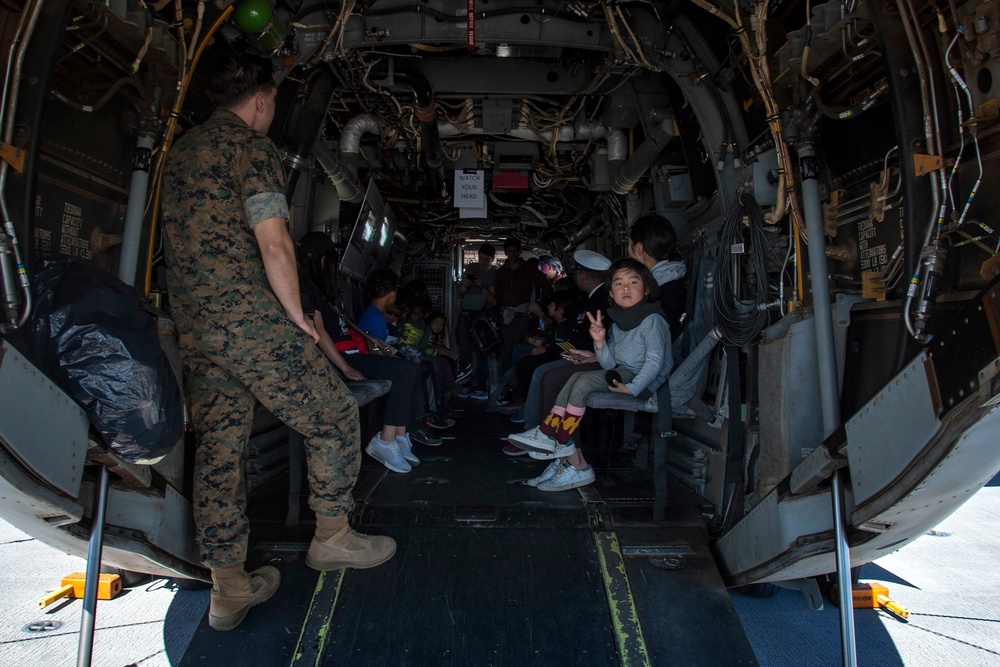 USS Bonhomme Richard holds general public tours during San Francisco Fleet Week 2018