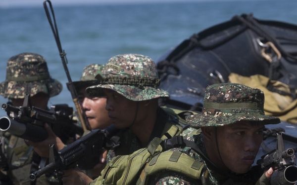 Echo 2/5 Conducts Amphibious Raids