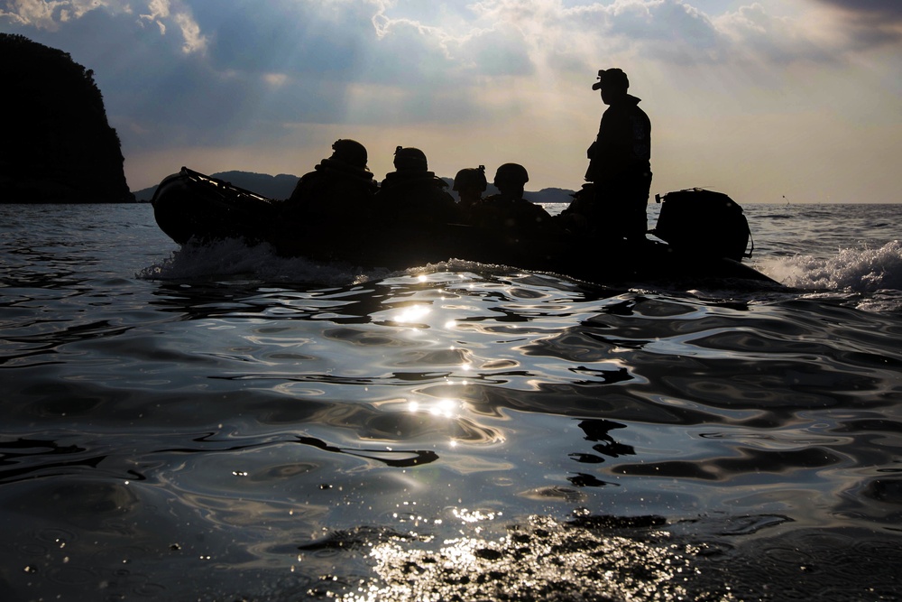 Echo 2/5 Conducts Amphibious Raids