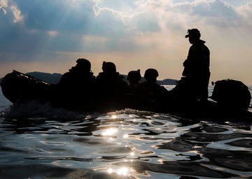 Echo 2/5 Conducts Amphibious Raids