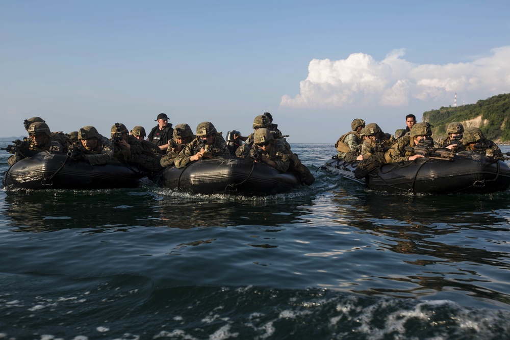 Echo 2/5 Conducts Amphibious Raids