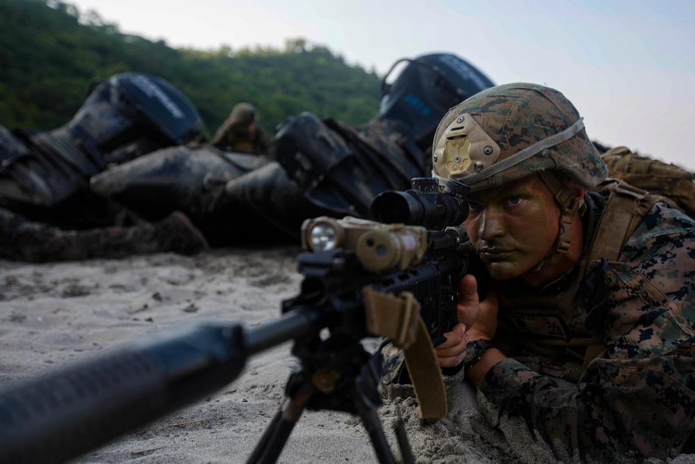 Echo 2/5 Conducts Amphibious Raids