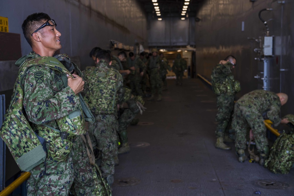 JGSDF soldiers prepare for amphibious operations with USS Ashland during KAMANDAG 2