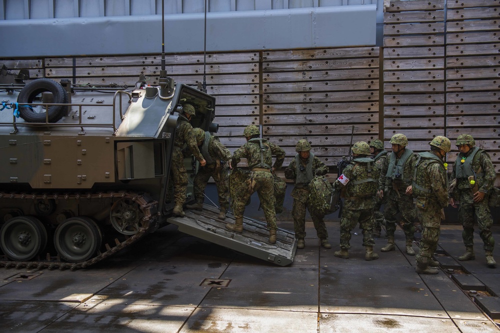 JGSDF soldiers prepare for amphibious operations with USS Ashland during KAMANDAG 2