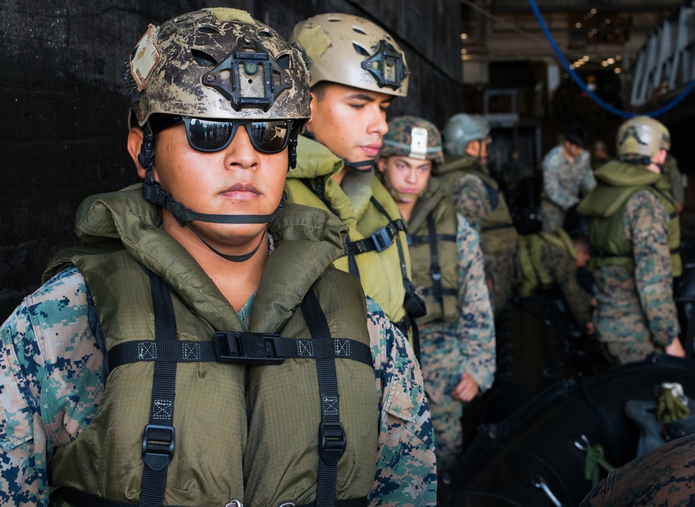 ‘Retreat, Hell!’ Marines refine small-boat raid fundamentals aboard Green Bay