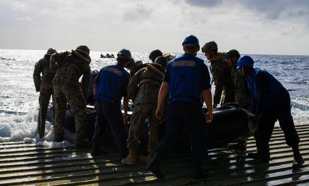 ‘Retreat, Hell!’ Marines refine small-boat raid fundamentals aboard Green Bay