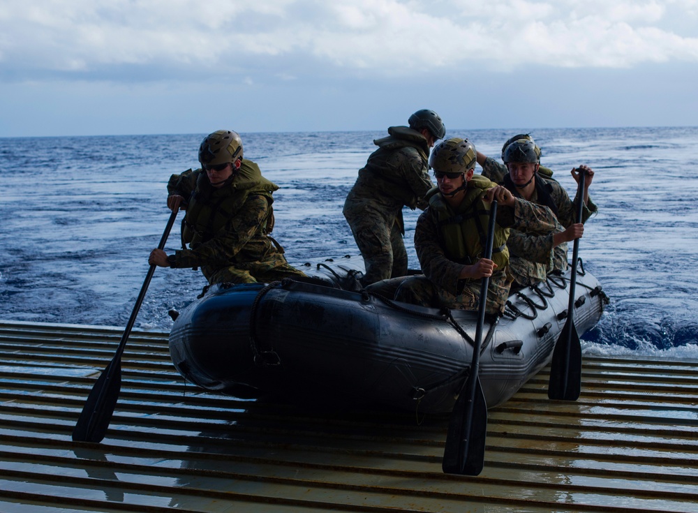 ‘Retreat, Hell!’ Marines refine small-boat raid fundamentals aboard Green Bay