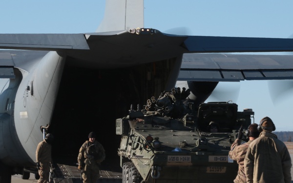 Hercules deliver Strykers for Arctic Anvil