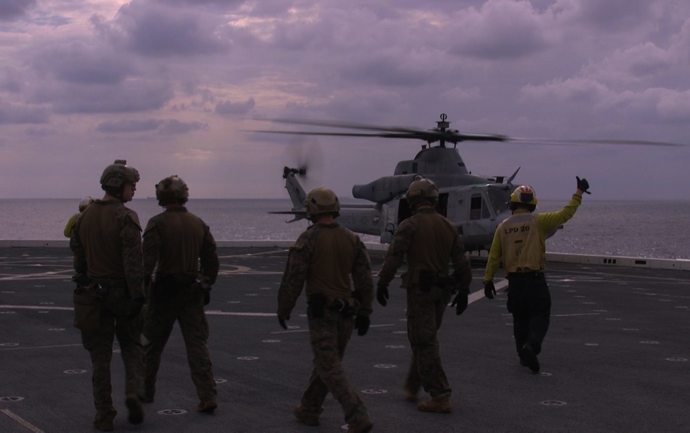 31st MEU recon Marines refine emergency evacuation capabilities aboard Green Bay