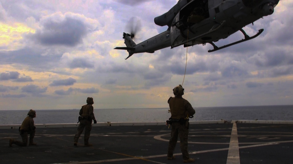 31st MEU recon Marines refine emergency evacuation capabilities aboard Green Bay