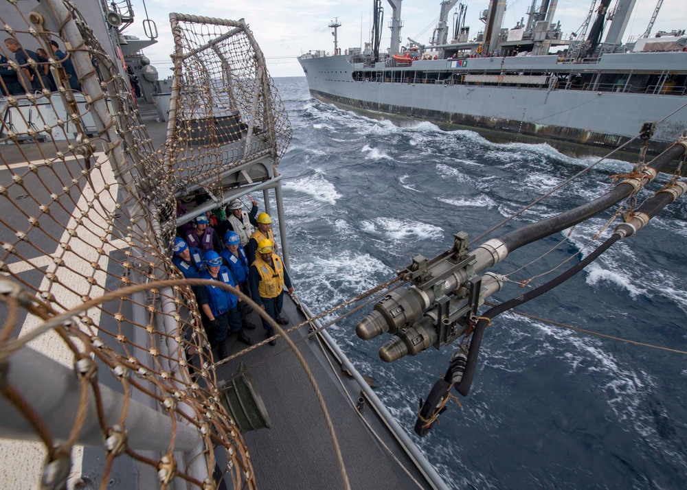 Sailors aboard the Ticonderoga-class guided-missile cruiser USS Antietam (CG 54) receive a fuel line during an underway replenishment (UNREP) with fleet replenishment oiler USNS Tippecanoe (T-AO 199)