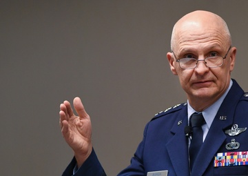 Bunch speaks at symposium