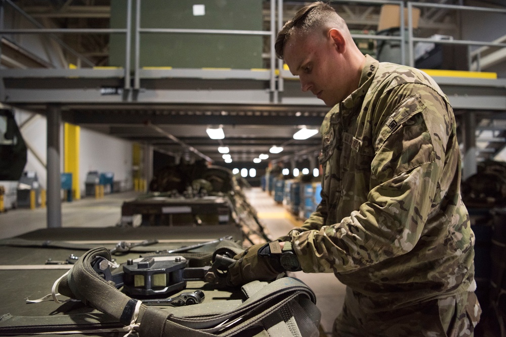 JBER’s 773d LRS Airmen train to rig ‘em up right