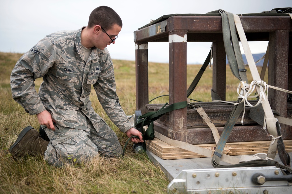 JBER’s 773d LRS Airmen train to rig ‘em up right