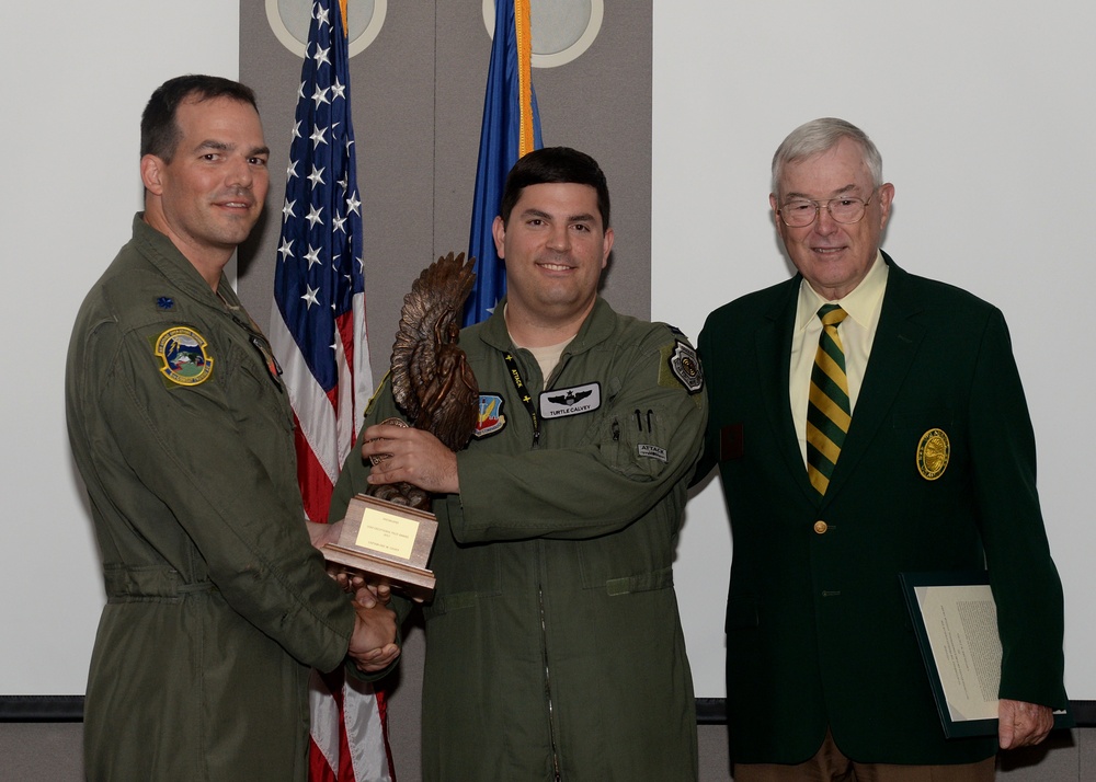 Pilot receives AF Exceptional Aviator Award