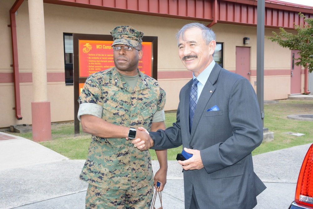 The U.S. Ambassador to South Korea visits Marines in Pohang