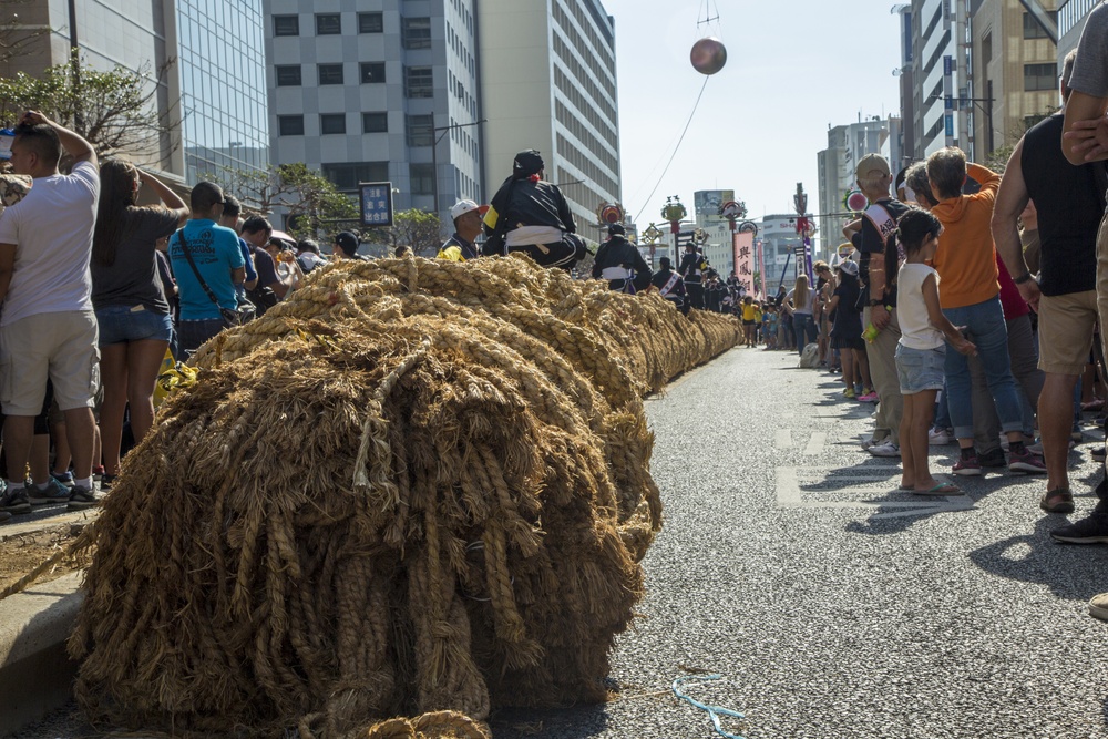 Naha Tug-of-War attracts thousands