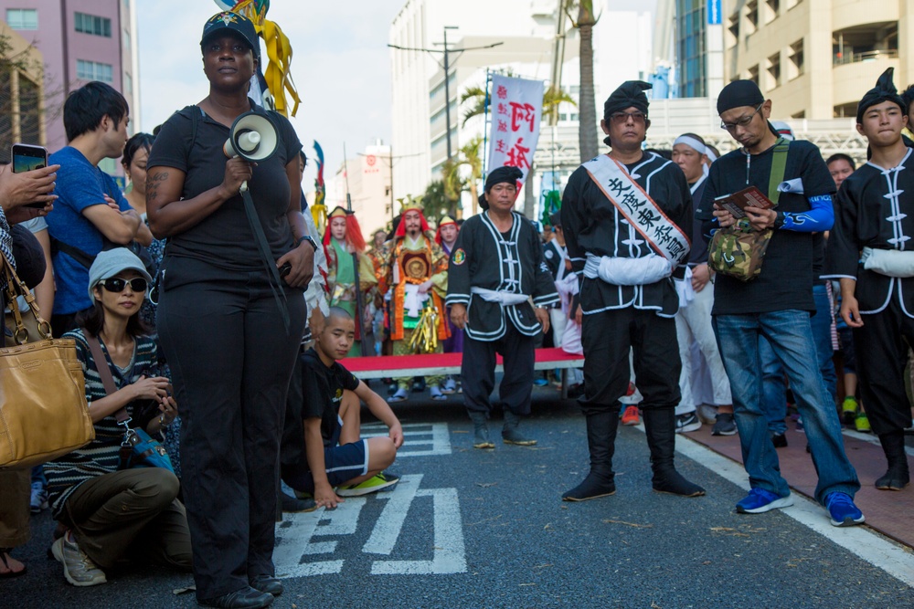 Naha Tug-of-War attracts thousands