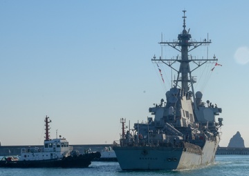 Chancellorsville, Benfold Arrive to Busan