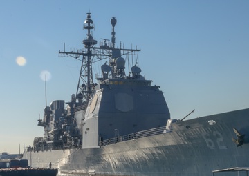 Chancellorsville, Benfold Arrive to Busan
