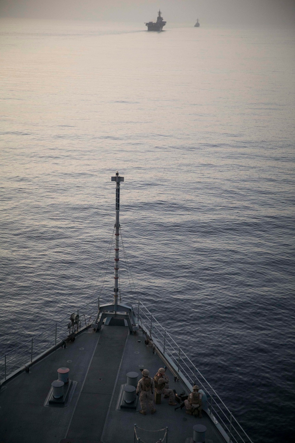 USS Rushmore transits the strait of Hormuz