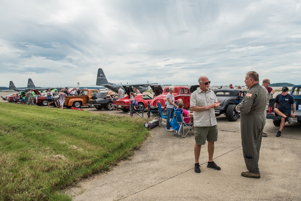 123rd Airlift Wing celebrates Family Day