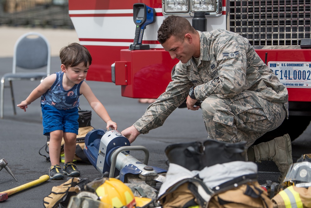 123rd Airlift Wing celebrates Family Day